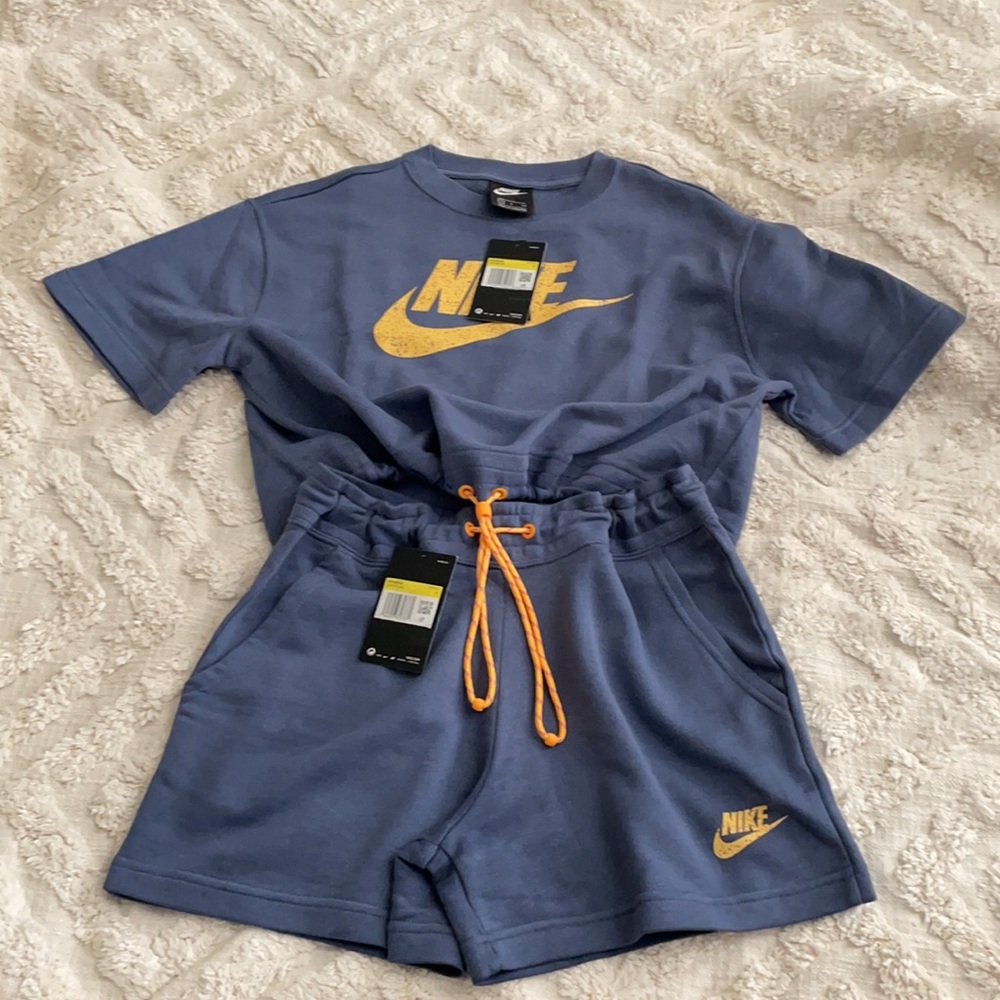 Nike Icon Clash Crew top w/ matching shorts